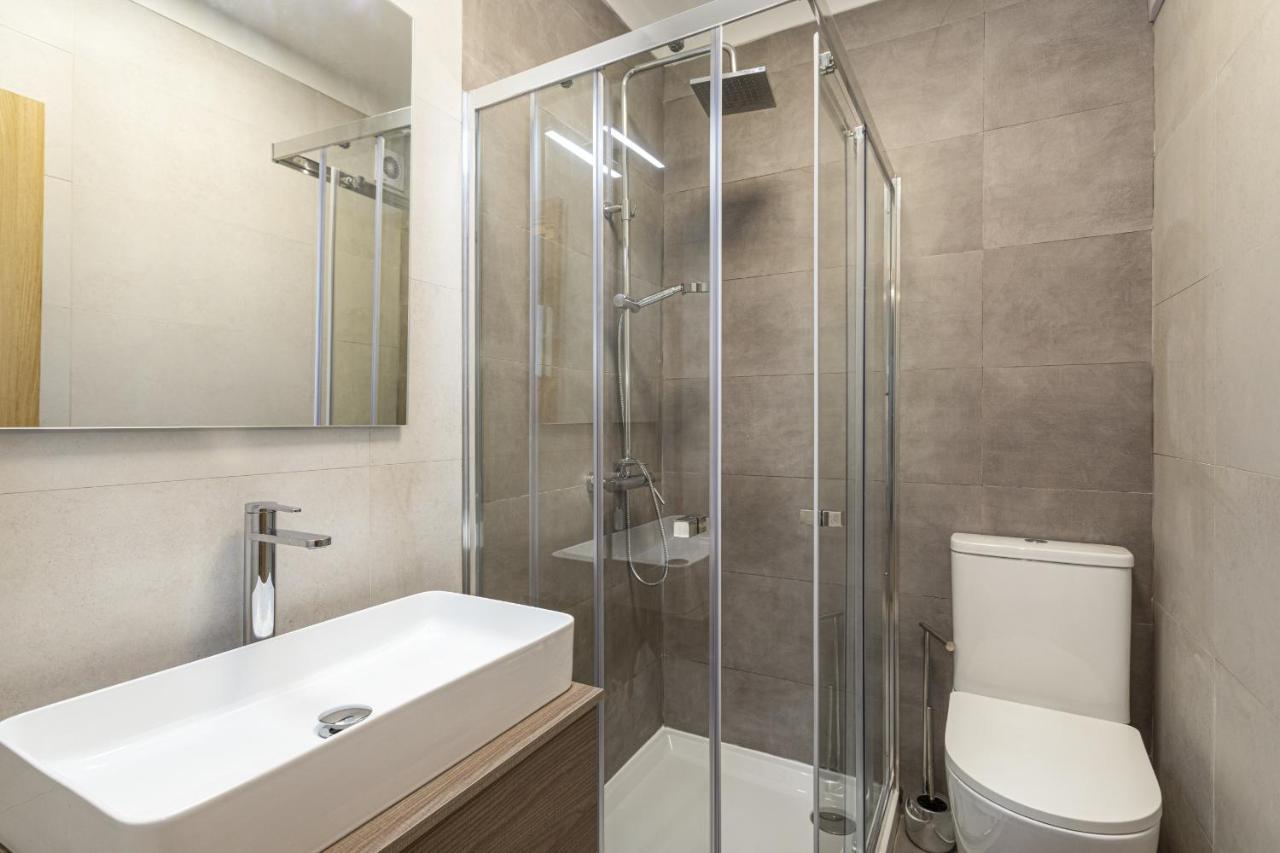 Miral 2 - Beach Front Apartment With Pool Куартейра Екстериор снимка
