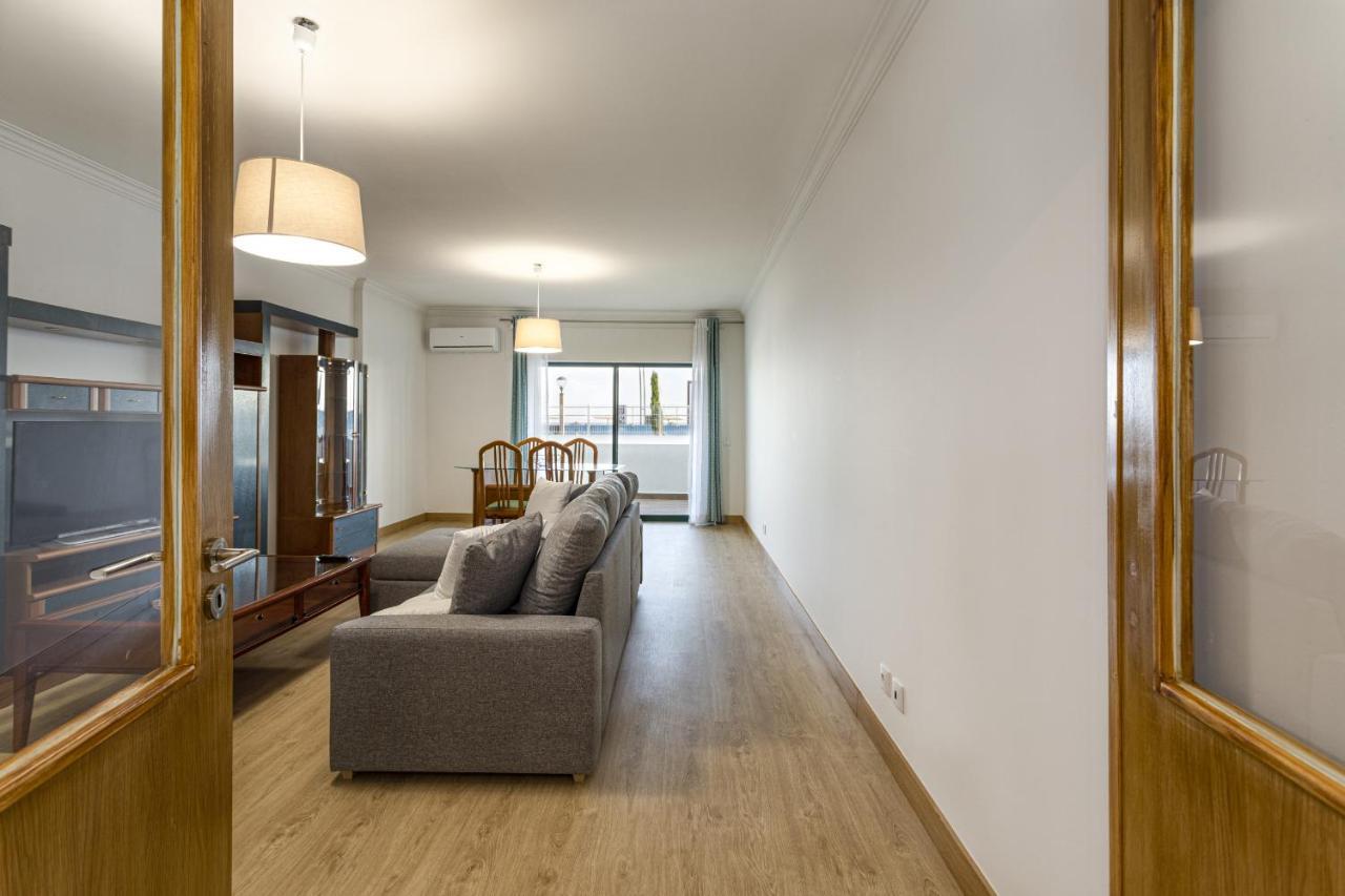 Miral 2 - Beach Front Apartment With Pool Куартейра Екстериор снимка