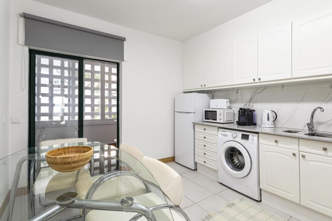 Miral 2 - Beach Front Apartment With Pool Куартейра Екстериор снимка