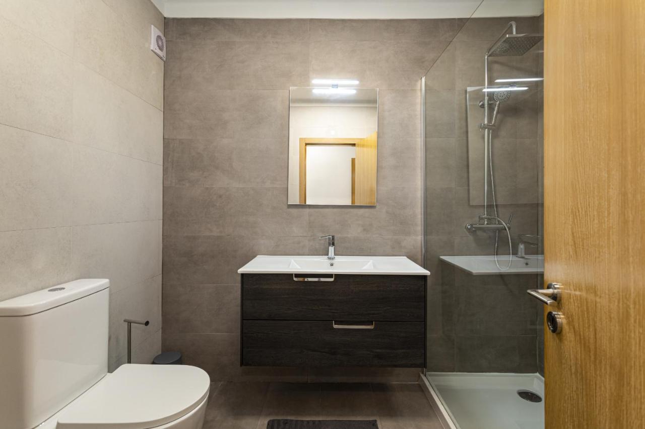 Miral 2 - Beach Front Apartment With Pool Куартейра Екстериор снимка