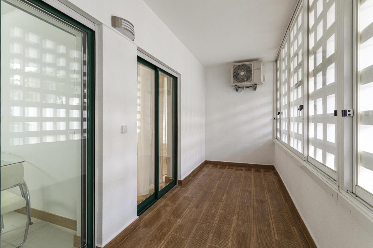 Miral 2 - Beach Front Apartment With Pool Куартейра Екстериор снимка