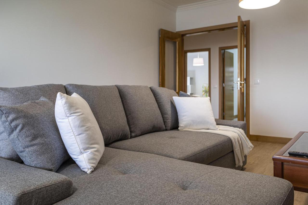 Miral 2 - Beach Front Apartment With Pool Куартейра Екстериор снимка