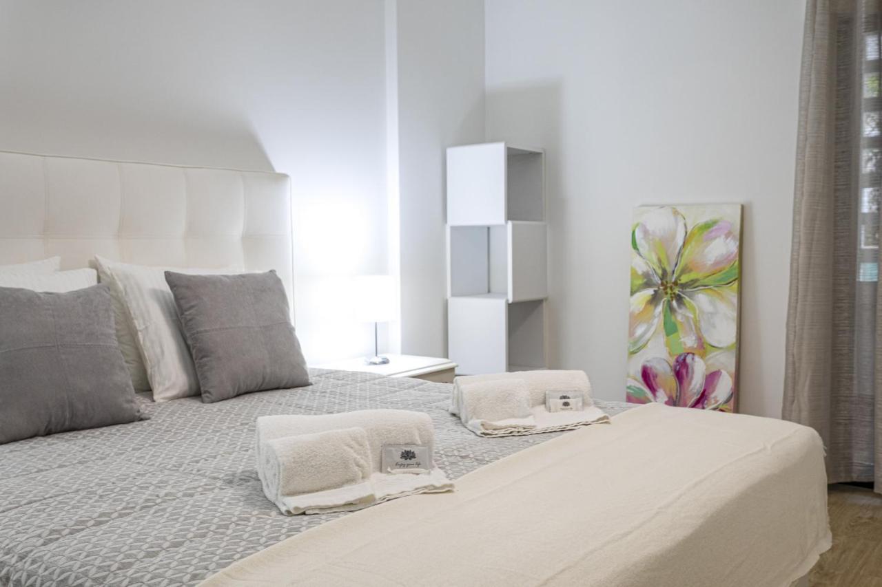 Miral 2 - Beach Front Apartment With Pool Куартейра Екстериор снимка